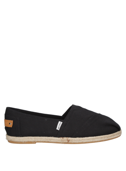 Alpargata negra de mujer estilo informal, ideal para el verano.