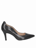 Zapato de cuero negro para mujer, estilo vestir, con caña de 4.5 cm y taco aguja refinado.