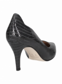 Zapato formal de cuero negro para mujer, diseño sofisticado con taco aguja y forro sintético.