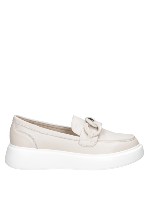 Calzado de cuero beige para mujer, estilo informal, taco plano que eleva presencia.