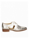 Zapato de cuero dorado con punta redonda y forro de poliuretano, diseñado para la mujer moderna.