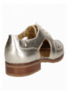 Zapato oxford de cuero dorado con taco plano de 3 cm, versátil para oficina y eventos.