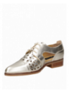 Zapato oxford brogue dorado de cuero para mujer, ideal para ocasiones informales y eventos sociales.