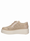 elegante zapatilla de cuero beige con punta redonda y forro de poliuretano para un look casual