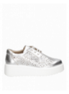 zapatilla de cuero plateada con caña de 6.5 cm y estilo casual