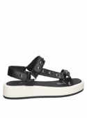 Sandalia negra de cuero 100% para mujer, perfecta para parque o playa.