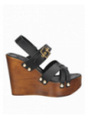 Sandalia de cuero negro para mujer, diseño informal, perfecta para el parque o la playa.