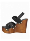 Sandalia de cuero negro para mujer, estilo informal, ideal para verano con taco cuña y sin revestimiento.