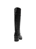 Bota de cuero negro sobria y versátil para mujer, perfecta para ocasiones formales o casuales, con tacón estable.