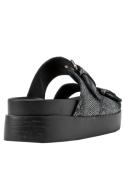 Moderna sandalia de cuero pitón, taco plano de 4 cm, ideal para un look veraniego.