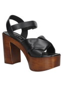 Sandalia casual para mujer en cuero negro, diseño de tiras cruzadas con nudo y plataforma, adecuada para cenas y salidas.