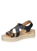 Sandalia de cuero animal print con estilo casual y taco plano de 6 cm.