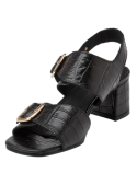 Diseño femenino en sandalia de cuero negro, adecuada para el verano.