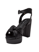 Calzado de cuero negro para mujer, estilo urbano, con plataforma que combina estabilidad y altura, perfecto para destacar.
