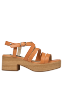Sandalia de cuero narajo para mujer con correas entrecruzadas, estilo casual boho-chic, ideal para eventos al aire libre.