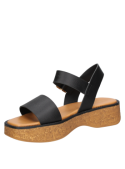 Calzado femenino casual en cuero negro, con plataforma que ofrece comodidad y altura, adaptable a actividades diarias.