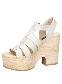 Sandalia de cuero blanco para mujer, estilo casual chic, con plataforma robusta y combinable con varios atuendos.