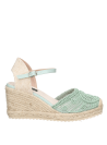 Alpargata verde boho-chic para mujer, perfecta para combinar con ropa casual de primavera y verano.