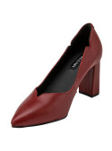 Zapato rojo de cuero para mujer, estilo casual, con diseño elegante y clásico, escote en V y tacón bloque.