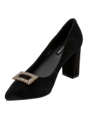 Calzado casual de cuero negro para mujer, con broche brillante, ideal para reuniones y cenas elegantes.