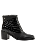 Botín negro de charol para mujer con diseño elegante y moderno, hecho de cuero, ideal para un look urbano sofisticado.