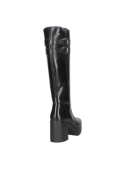 Calzado de cuero negro con líneas limpias y plataforma, adaptándose a looks casuales y formales para diversas ocasiones.