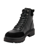 Botín negro de cuero para mujer con diseño robusto y funcional, ideal para un estilo casual y urbano.