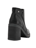 Botín casual de cuero negro con caña de 9 cm, perfecto para enfrentar el invierno con estilo.