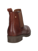 Botín de cuero café para mujer, estilo Chelsea, con textura diferenciada en el talón y pestaña trasera para fácil colocación.