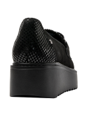 Zapato negro casual de cuero para mujer, ideal para oficina y eventos sociales.