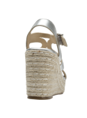 Sandalia de cuero plateada con taco cuña, estilo casual y femenino para mujer.