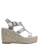 Sandalia de cuero plateada con taco cuña de 10 cm para mujer, diseño casual y cómodo.