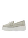 Zapato de cuero gris casual para mujer, perfecto para resaltar personalidad con taco de 5 cm y forro suave.
