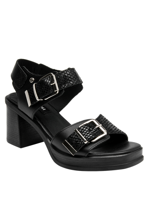 Elegante sandalia de cuero negro para mujer, ideal para el verano.