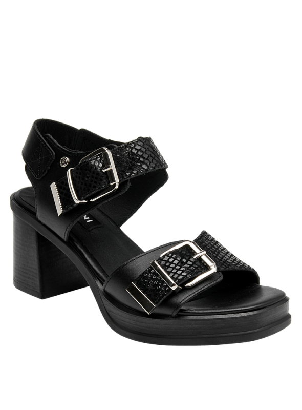 Elegante sandalia de cuero negro para mujer, ideal para el verano.