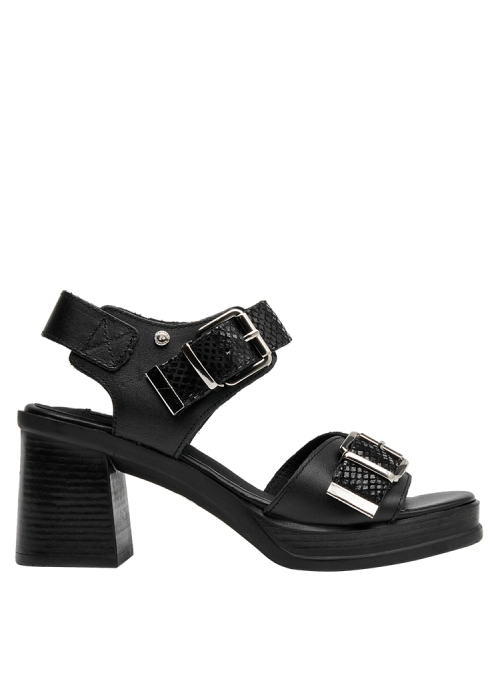 Elegante sandalia de cuero negro para mujer, ideal para el verano.