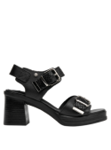 Sandalia de mujer negra casual de cuero con taco bloque de 8 cm y punta abierta.