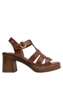 Sandalia de cuero café para mujer con taco bloque de 8 cm y diseño casual moderno.
