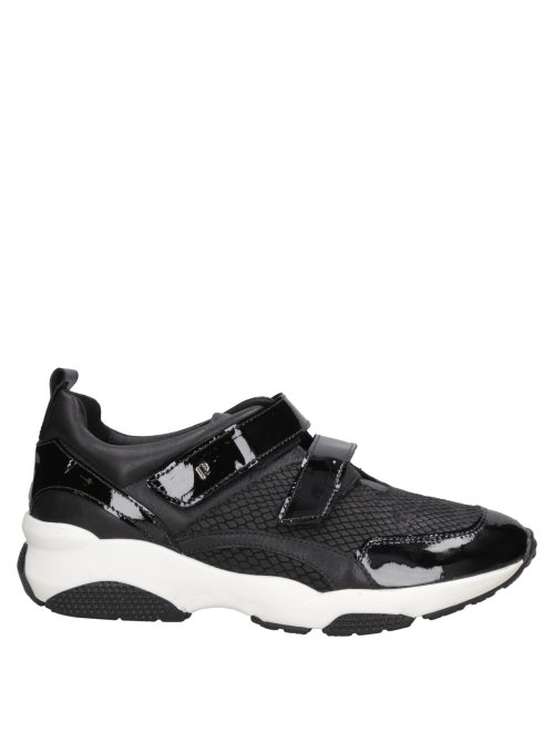 zapatilla negra casual de mujer Pollini C101, perfecta para outfits modernos y juveniles
