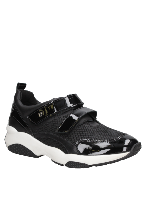 zapatilla negra casual de mujer Pollini C101, perfecta para outfits modernos y juveniles