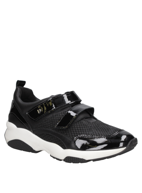 zapatilla negra casual de mujer Pollini C101, perfecta para outfits modernos y juveniles