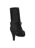 Calzado de vestir negro con cadena gruesa decorativa y correa delgada lateral, ideal para un look moderno y sofisticado.