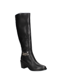Bota negra de cuero para mujer sin cordones, posible cierre lateral, práctica para uso diario y looks formales.