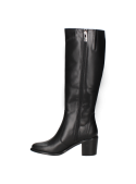 Bota negra de cuero para mujer con diseño de caña alta y superficie lisa, ideal para días fríos y atuendos elegantes.