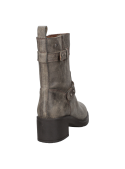 Calzado de cuero gris para mujer, diseño funcional y estilizado con detalles en hebilla y taco cuadrado resistente.