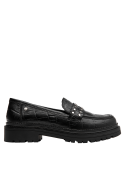 Mocasín de cuero negro para mujer con estilo moderno y atrevido, proporcionando tracción y estabilidad al caminar.