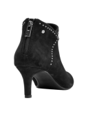 Botín femenino de cuero negro, minimalista y moderno, perfecto para combinar con jeans ajustados o faldas midi.