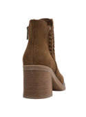 Botín de cuero café para mujer, ideal para otoño, con diseño moderno y versátil, perfecto para un look relajado.