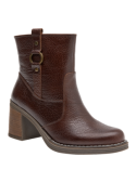 Botín de cuero café para mujer, estilo casual, con detalle de hebillas metálicas que aporta un toque moderno y sofisticado.