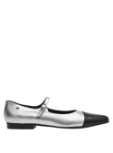 Calzado de cuero en tono plata para mujer, diseño clásico Mary Jane, ideal para eventos formales y reuniones de trabajo.